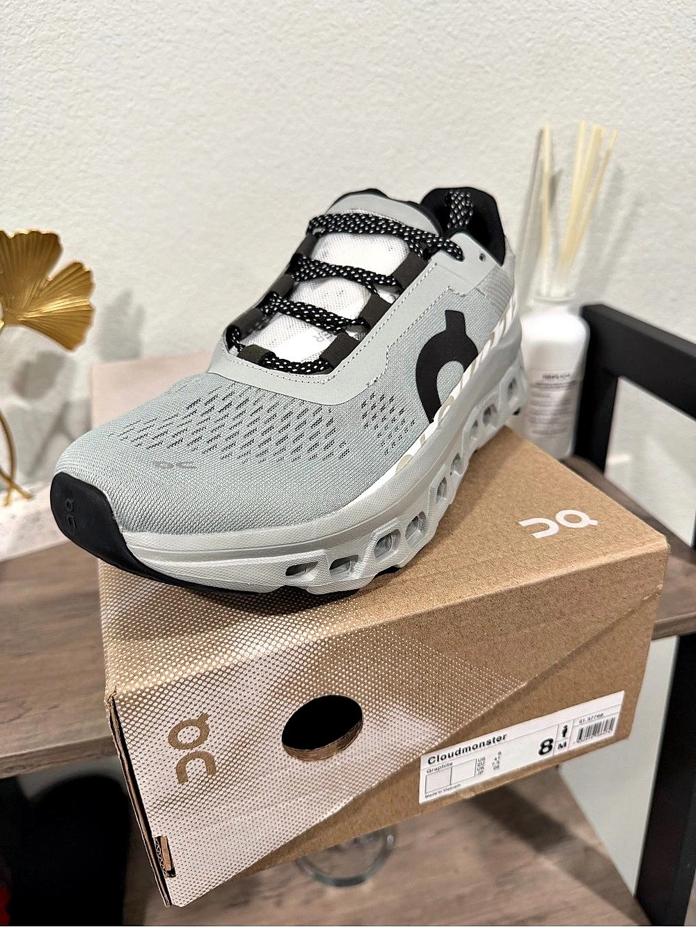 On Cloudmonster Gray & White US 8 Like New
